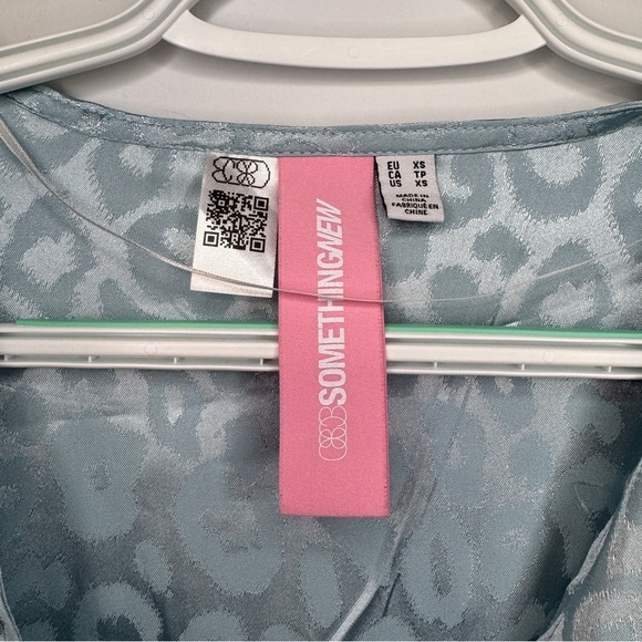 Something New Metallic Wrap Tie Top - Size XS silver/blue Shinny Stylish cropped - Picture 3 of 6